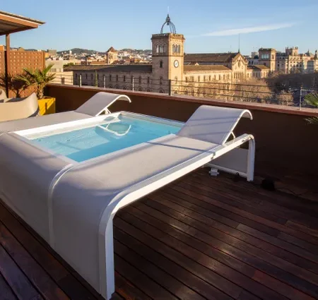 Piscina Mariposa con tumbonas GRE