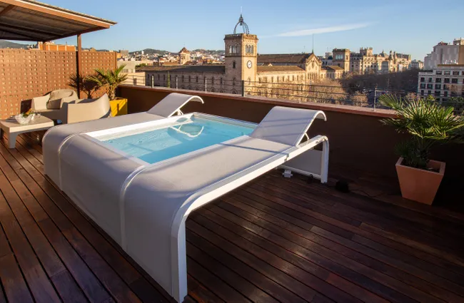 Piscina Mariposa con tumbonas GRE