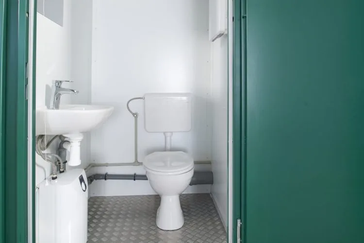 Inodoro Doble 1+1 – 8×5 Pies (Verde) - Imagen 2